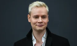 podderzhal babushku i vdohnovil etim poklonnikov-fabrec-ru-0