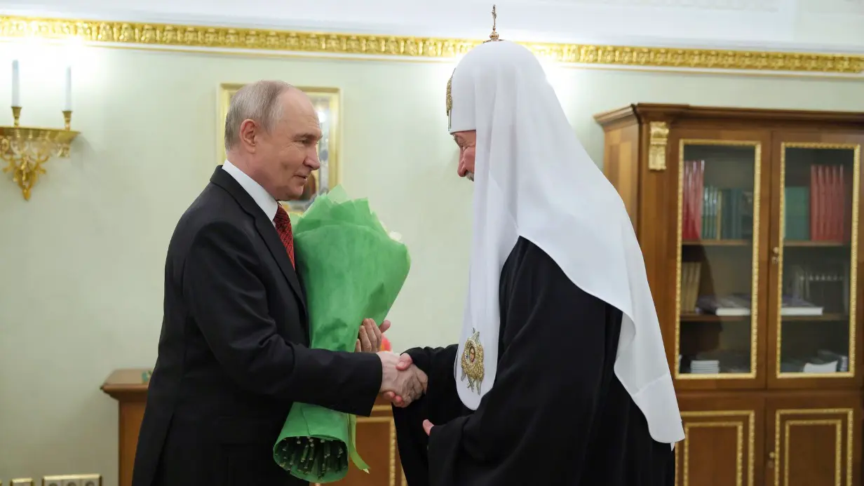 Путин поздравил патриарха Кирилла с днем тезоименитства