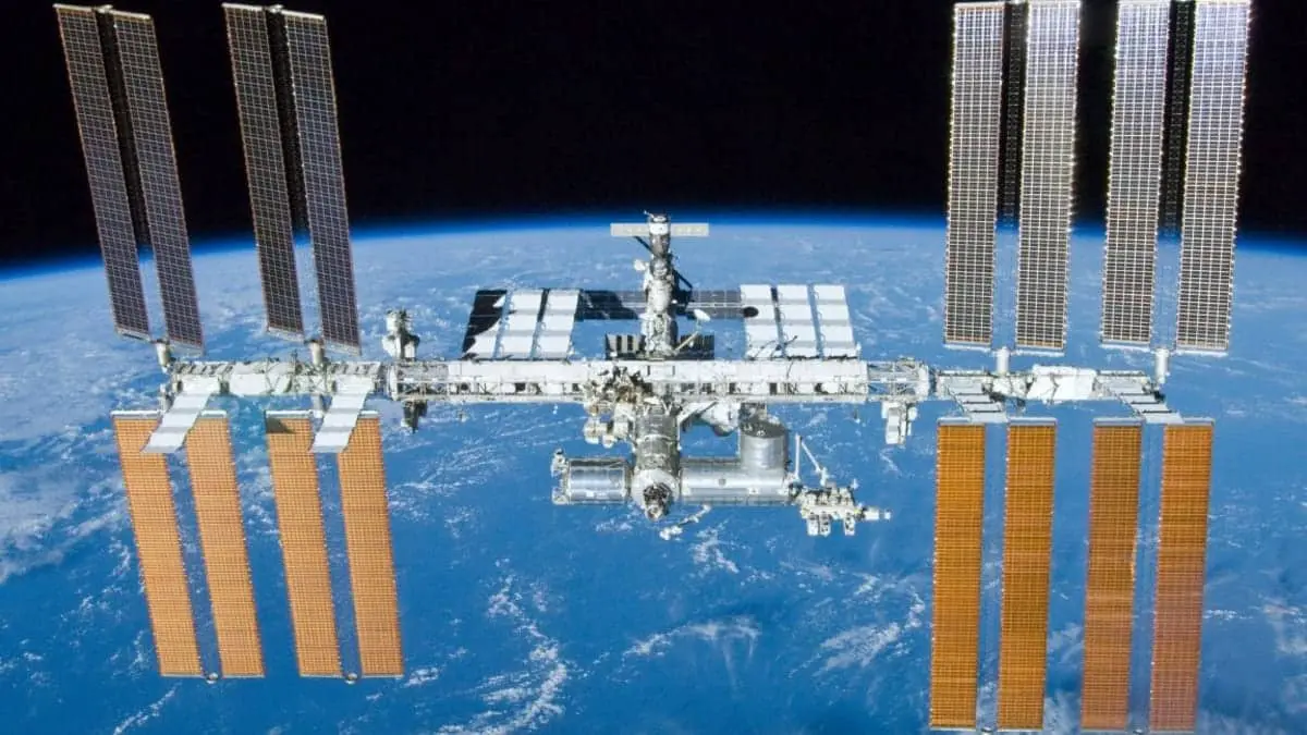 Роскосмос и NASA успешно контролируют утечку воздуха на МКС-0