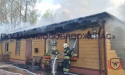 Спасатели Ленинского округа тушат церковь в Петровском после пожара spasateli leninskogo okruga tushat czerkov v petrovskom posle pozhara-fabrec-ru-0