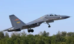 Су-30МК2 и H-6L над Хуанъяном-Южно-Китайским морем: усиление Китая su30mk2 i 6 nad huanyanomyuzhnokitajskim morem usilenie kitaya-fabrec-ru-0
