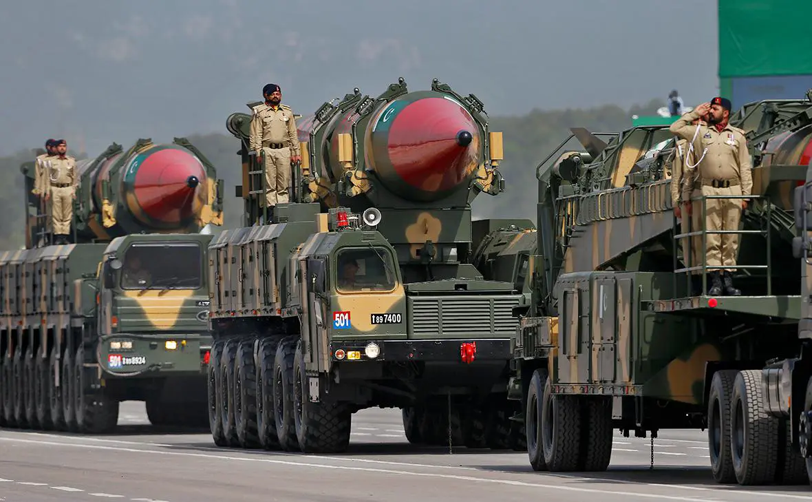 Баллистические ракеты двойного назначения Shaheen-II оснащаются как обычными, так и ядерными боеголовками (Anjum Naveed / AP / ТАСС)