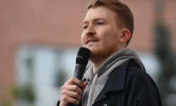 Данила Поперечный о России как о доме – тёплые слова комика danila poperechnyj o rossii kak o dome tyoplye slova komika-fabrec-ru-0