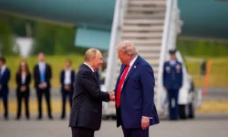 dmitrij peskov isklyuchil vstrechu putina i trampa na pmef-fabrec-ru-0