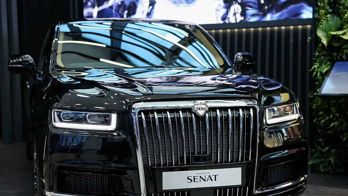 Aurus показал на ПМЭФ обновленные модели Senat и версию кабриолет