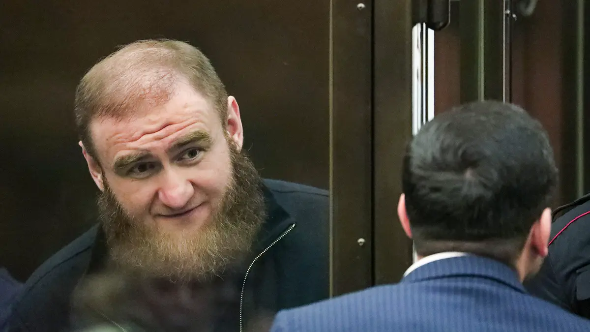 Осужденный экс-сенатор Арашуков начал работать швеей в колонии «Черный дельфин»