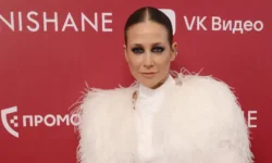yuliya baranovskaya podderzhivaet uchenikov ege artemij lebedev tozhe sdal-fabrec-ru-0