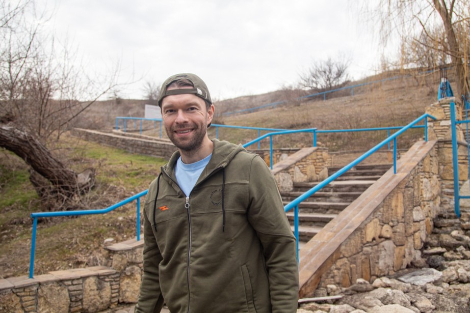 Алексей Вихарев и волонтеры возрождают историю в Тельманово