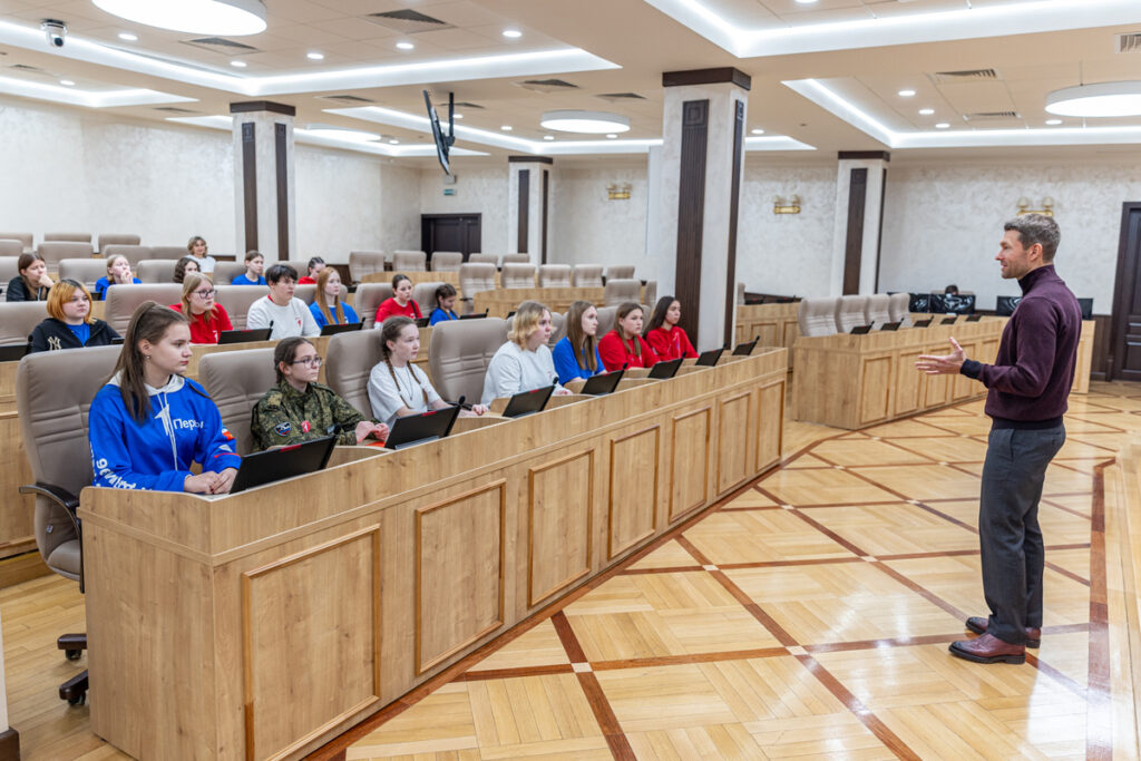 Алексей Вихарев и Волонтерский центр Екатеринбурга