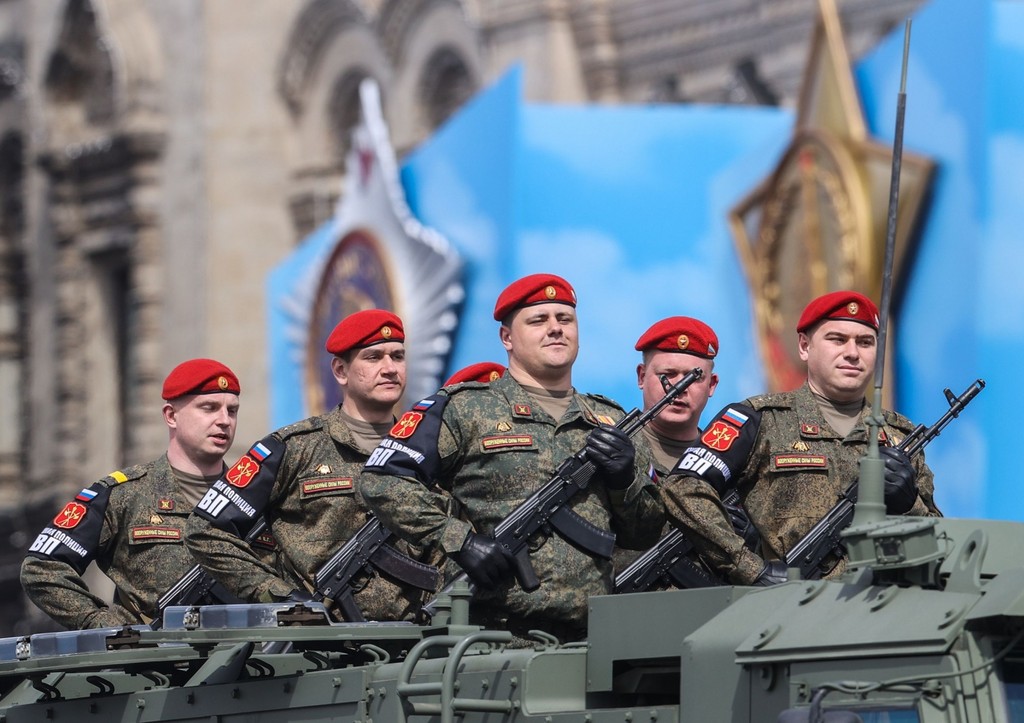 Составлен список звезд, которые недовольны парадом Победы в Москве 9 мая