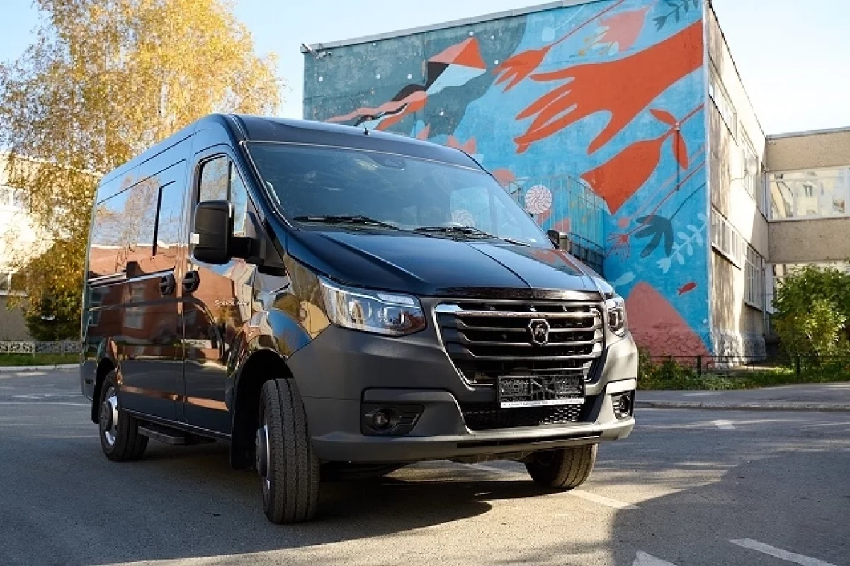 Благотворительный фонд подарил Центру Каравелла новый микроавтобус Соболь НН-0