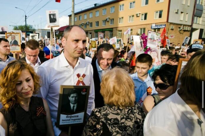 Денис Паслер анонсировал очный Бессмертный полк в Екатеринбурге и городах Урала-0