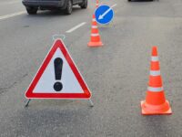 Дептранс информирует о временных изменениях движения на Профсоюзной улице Москвы Последствия наезда автомобиля Skoda на остановку на юго-западе Москвы