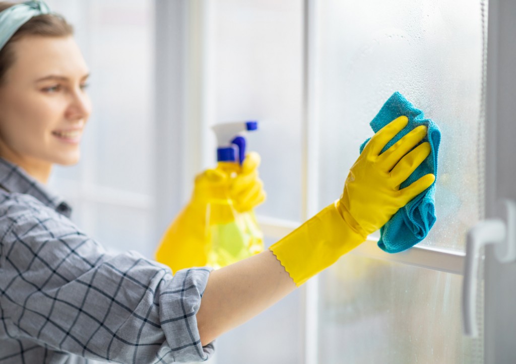 Мою окна так, и грязь не пристает! Два ингредиента для идеального стекла