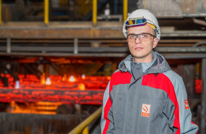 Илья Казанцев и династия Гвоздёвых сохраняют стальные традиции Северского трубного завода-0