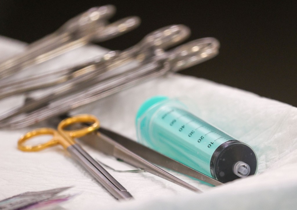 Медики вытащили из заднего прохода пенсионера необычный предмет