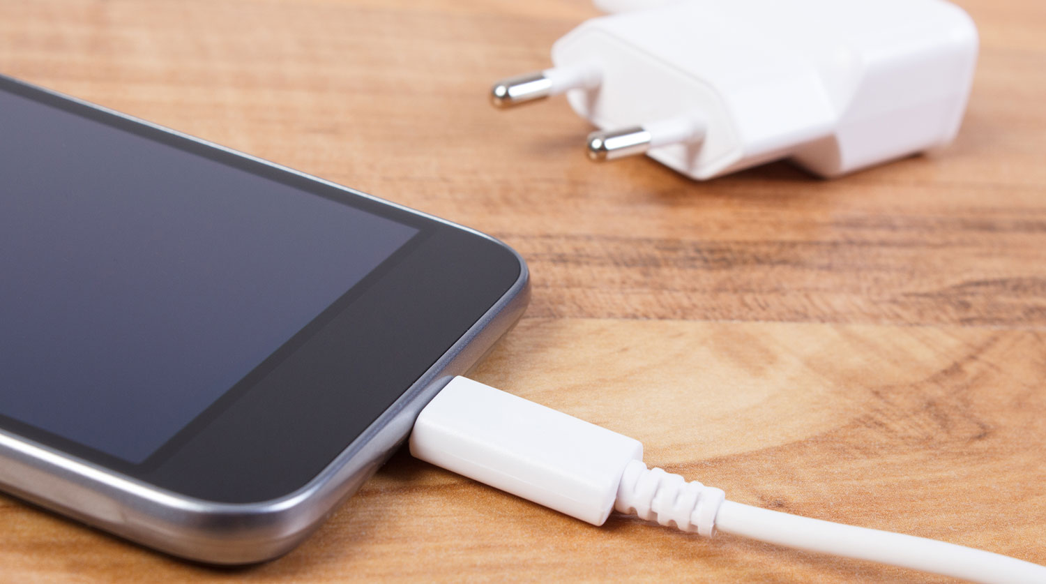 Как выбрать безопасную зарядку для смартфона советы от Apple Samsung и Mobile Research Group-0