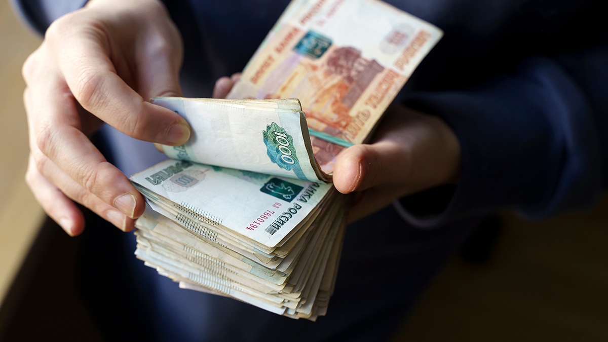 Мужчина дважды обманул мошенников, выманил у них деньги и потратил все на алкоголь