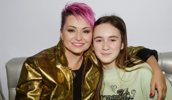 "Дочь постоянно видит в окно инопланетные корабли": как живет Лель после изъятия пришельцами органов