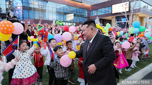 Ким Чен Ын открыл новый жилой квартал в Пхеньяне