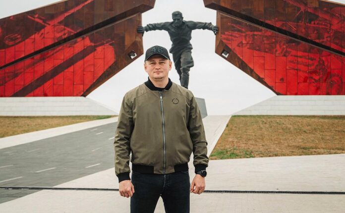 konstantin polyakov pokidaet post v kurskoj oblasti otkryvaya novye gorizonty-lavi-su-174524010300-0