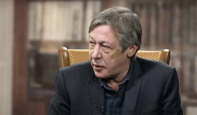 Обратился к религии и не дает интервью: как живет Михаил Ефремов после освобождения