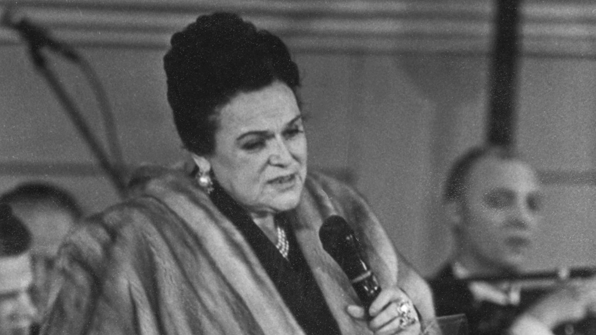 Заклятый враг певицы Зыкиной увела у нее мужа и пережила выкидыш