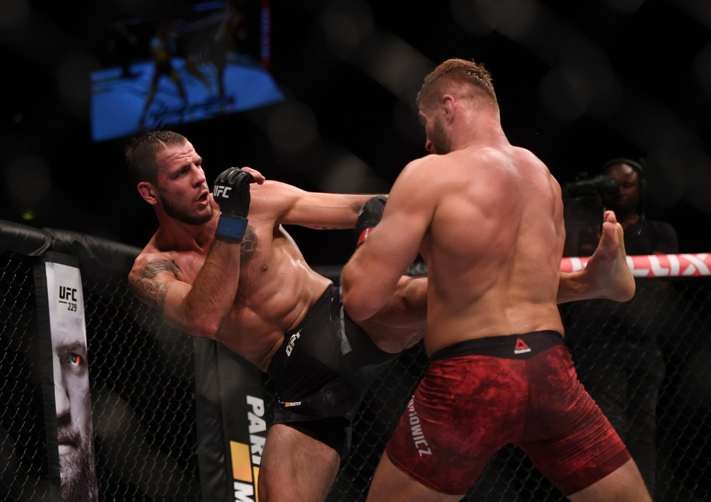 Никита Крылов (слева)