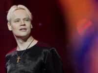 SHAMAN получил благодарность Путина и поддержку Колунова за патриотизм через музыку Концерт ко Дню защитника Отечества во Дворце гимнастики Ирины Винер-Усмановой