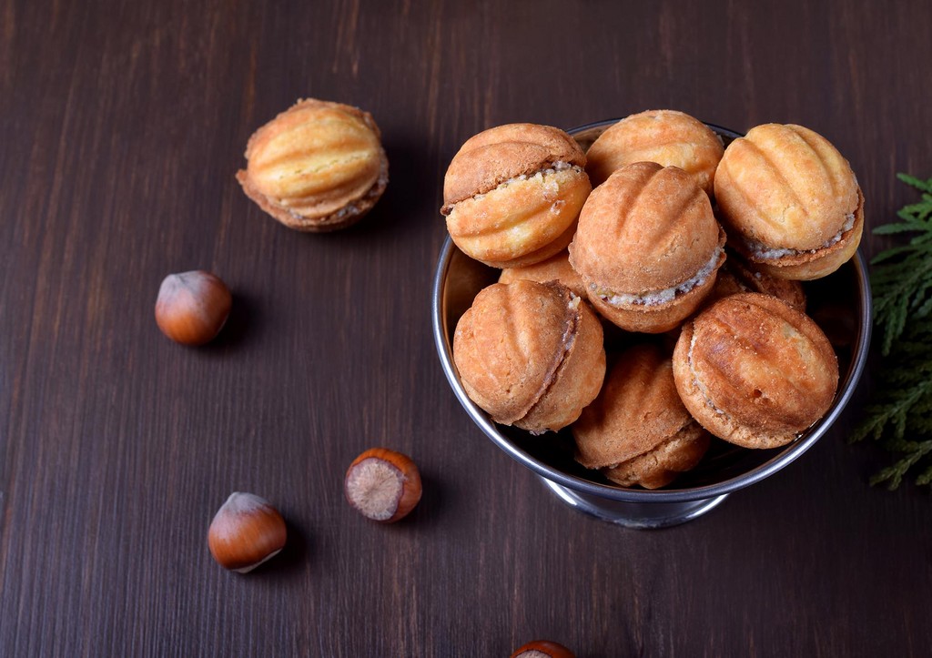 Орешки из творожного теста с шоколадной начинкой