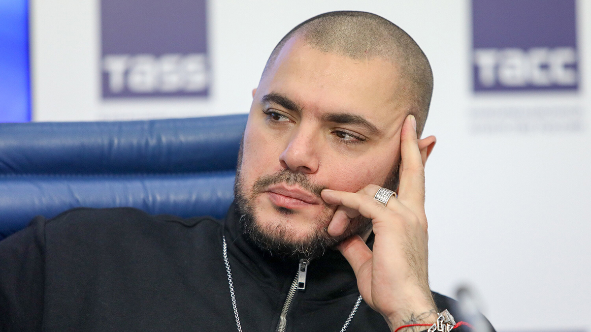 Рэпер Птаха поругался с ОМОНом на похоронах Паши Техника