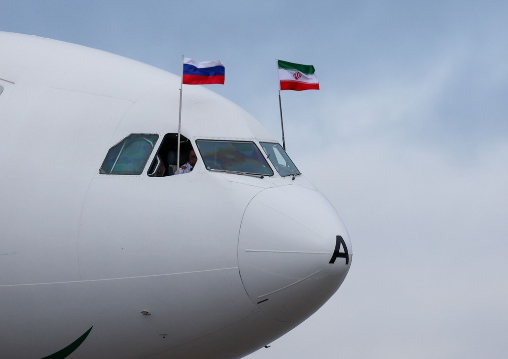 Временные ограничения на полеты ввели в двух российских городах