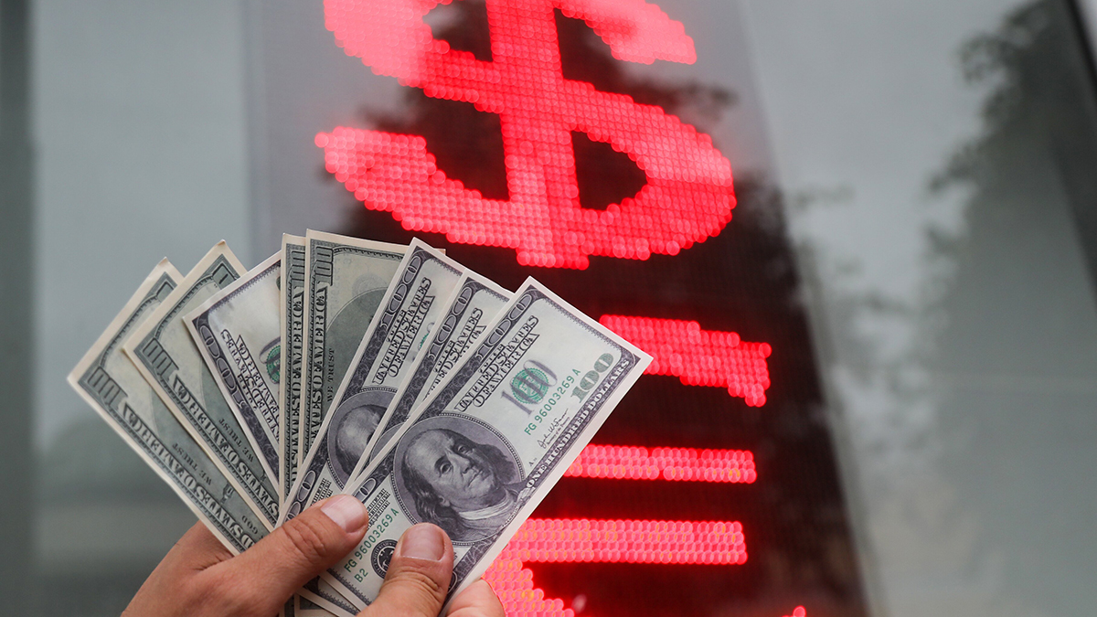 Курс доллара достиг почти 112 рублей на Forex