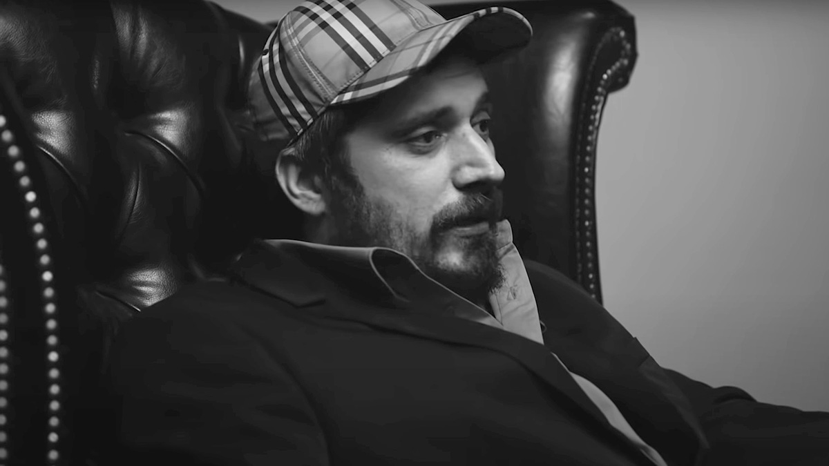 «Психические»: лидер группы «СерьГа» раскритиковал граффити Паши Техника на Арбате