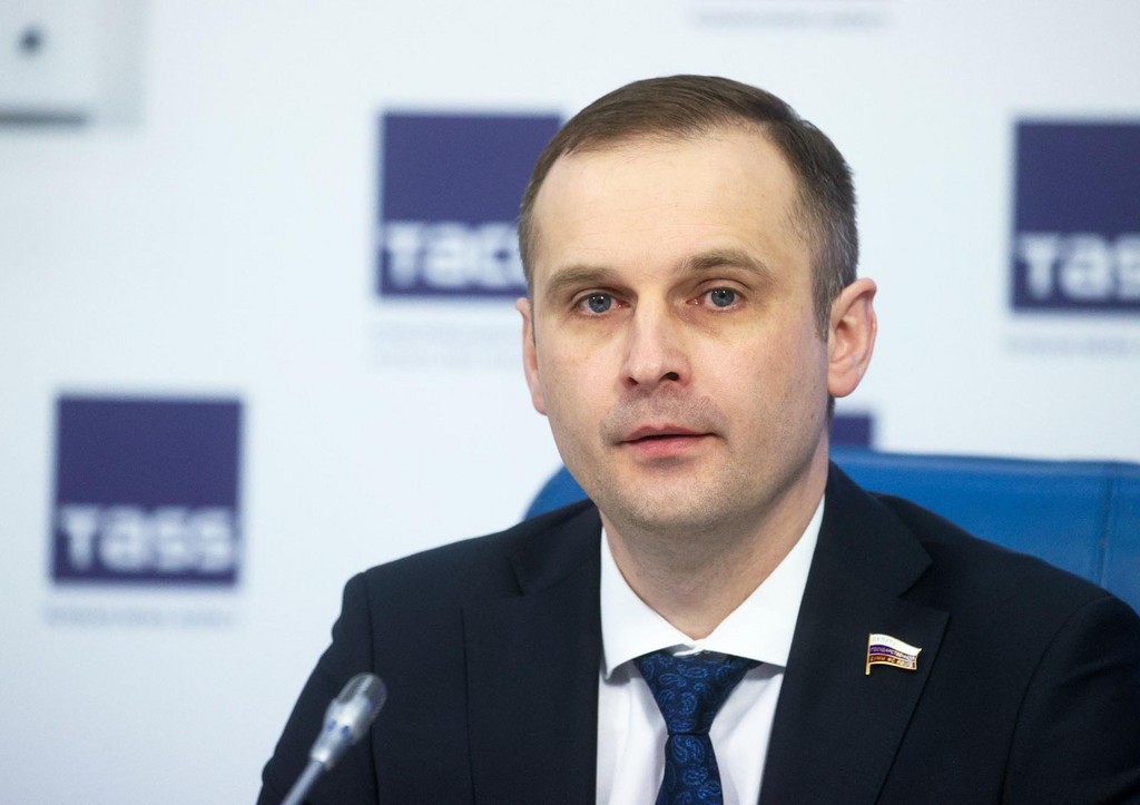 Сергей Леонов