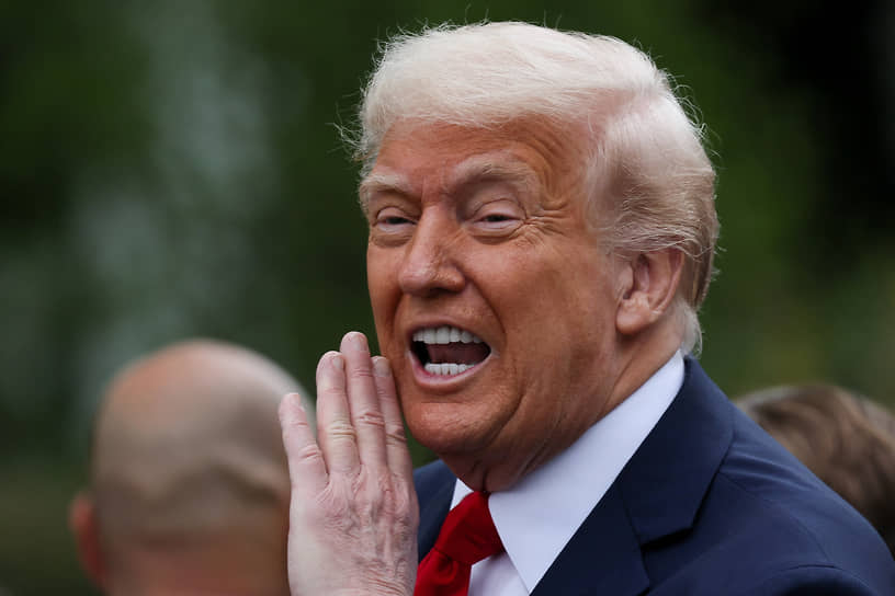 Трамп заявил Зеленскому о предрешенном выборе между миром с Россией и крахом Украины-0