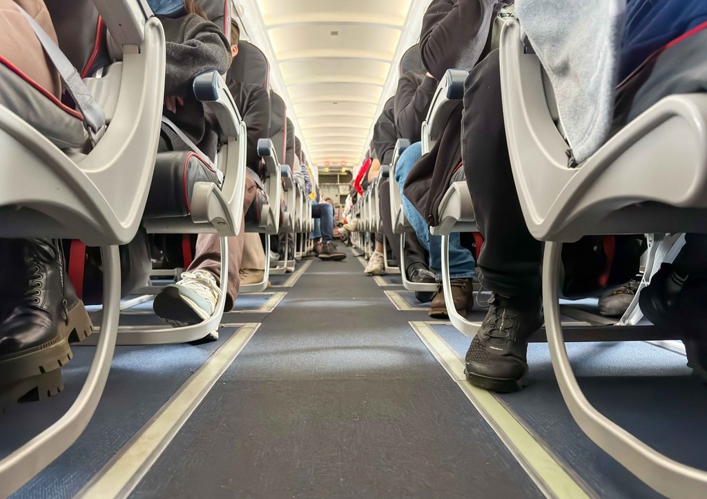 Стало известно, сколько человек было на борту упавшего в Актау самолета