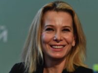 yuliya vysoczkaya i andrej konchalovskij predstavlyayut yarkij salat so shpinatom i klubnikoj-lavi-su-174433721400-0