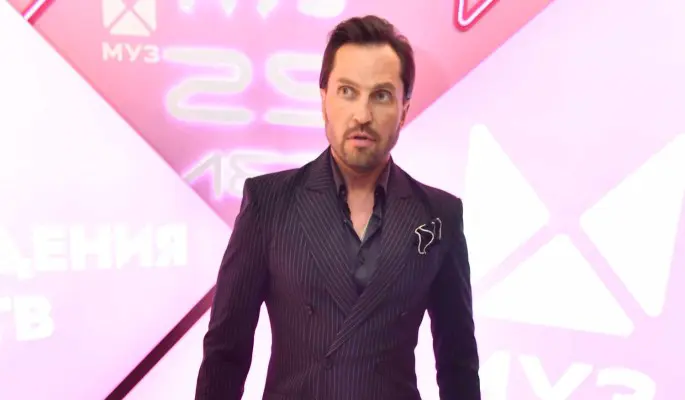 Ревву погнали со сцены под свист