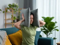 alla georgieva i dmitrij bondar obyasnyayut kak zakonno zashhititsya ot shumnyh sosedej-lavi-su-174791833100-0