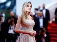 andzhelina dzholi i natali portman udivlyayut naryadami  i   na kannskom kinofestivale-lavi-su-174742502600-0