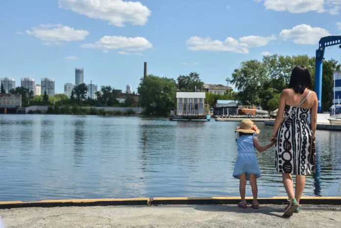 Денис Паслер и Роспотребнадзор проверили семь безопасных пляжей Свердловской области-0