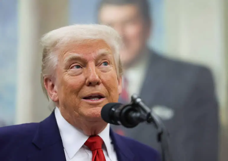 Дональд Трамп выразил сомнения по поводу новых санкций и интриг вокруг Путина-0