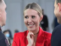 kseniya sobchak maksim vitorgan i konstantin bogomolov udivili set vizitom-lavi-su-174704407000-0