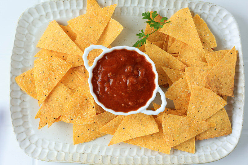 Кукурузные чипсы Nachos с томатным соусом