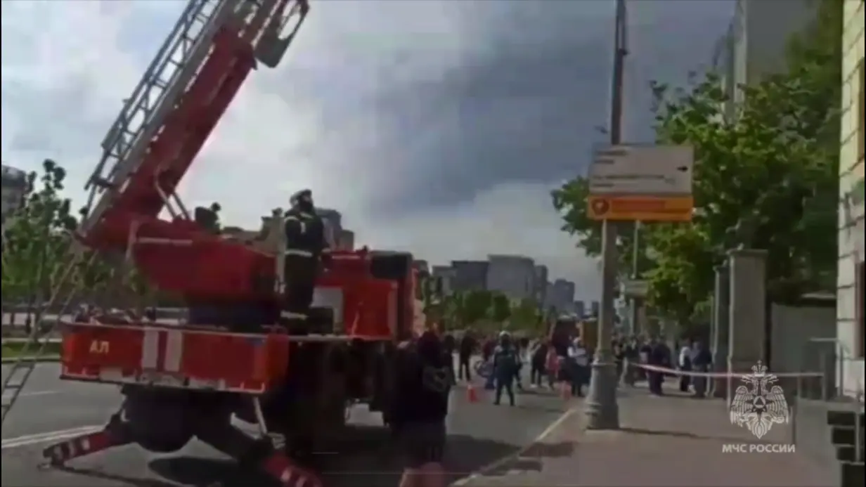 МЧС: Пожар на Ленинградском проспекте локализован