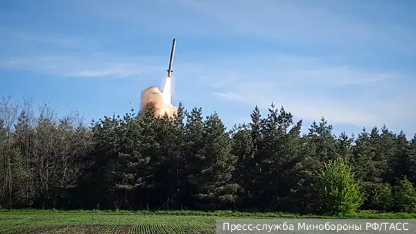 ВС России нанесли удары по контейнеровозу с катерами и БПЛА в порту Одессы