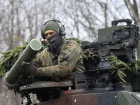 nato uvelichivaet davlenie otpravlyaya vojska germanii i  2 k rossii i litve-lavi-su-174870188000-0