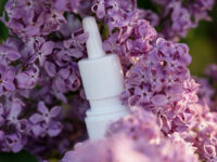 Оксана Шабалина считает, что дожди в Москве могут облегчить аллергию Nasal,Spray,On,Blooming,Lilac.,Allergy,Season.