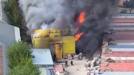 Пожар произошел в промзоне в подмосковных Котельниках